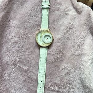 White MxRe watch